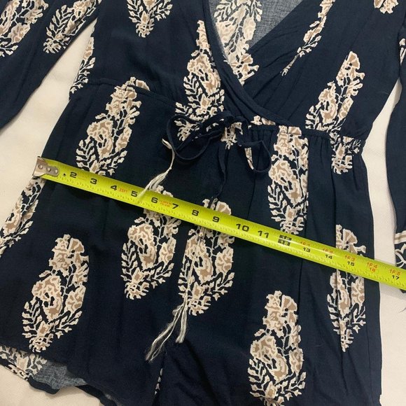 🌀 Long Sleeve Romper Medium - Picture 9 of 10